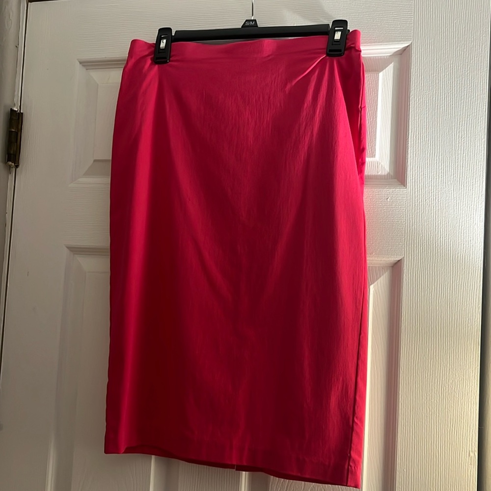 Linda Matthew’s hot Pink pencil skirt